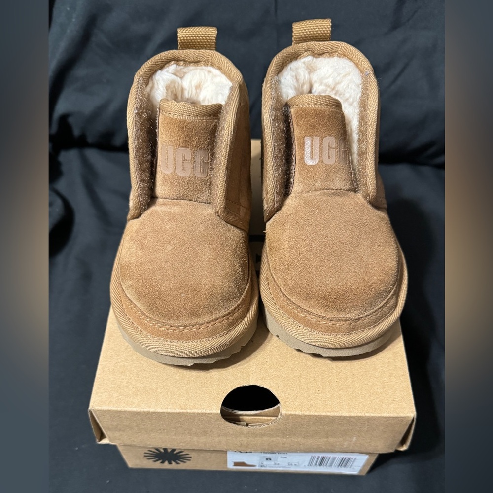 UGG Neumel EZ-Fit Toddler Size 6